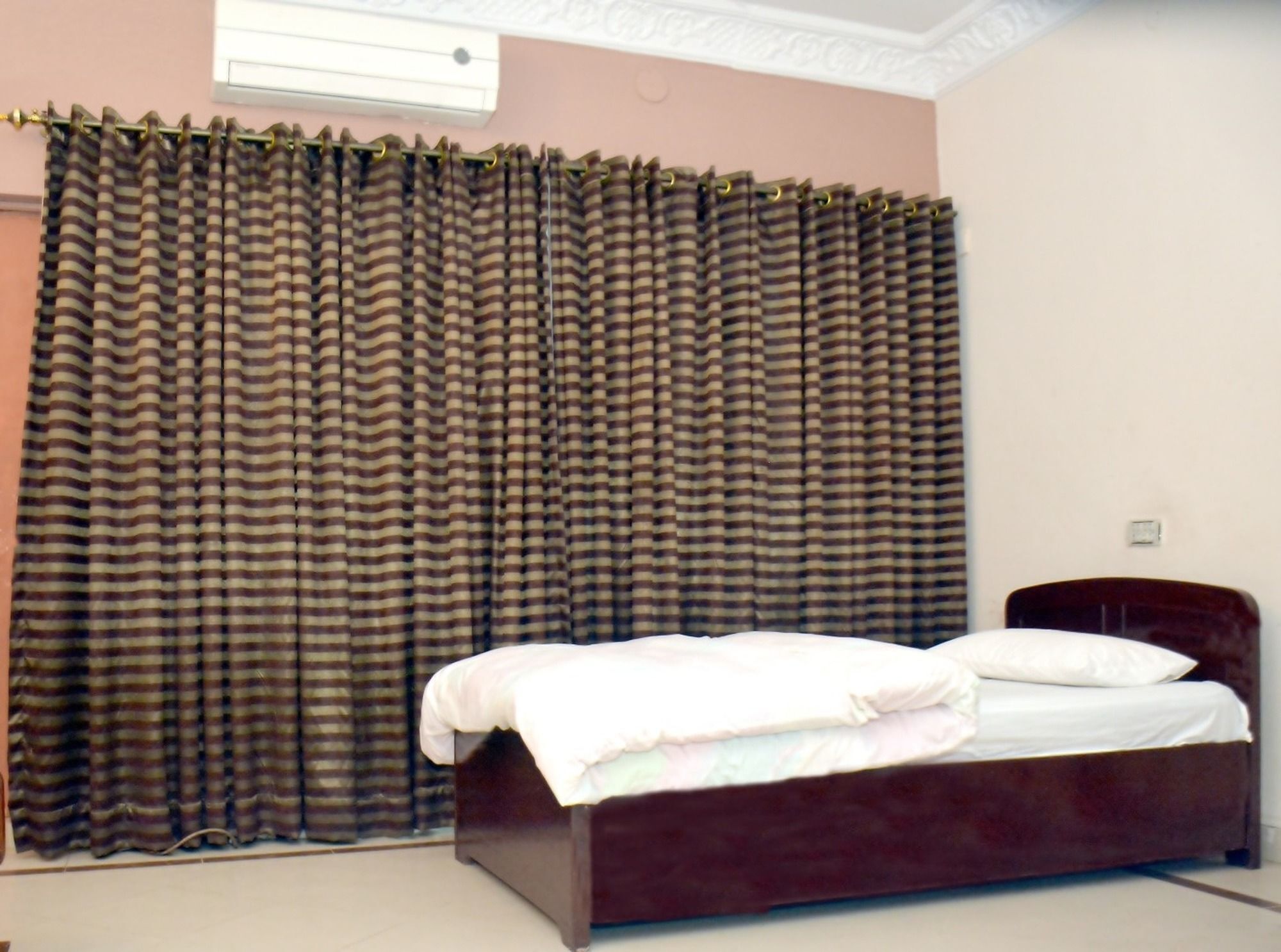 New Shelton Guest House Islamabad Eksteriør billede
